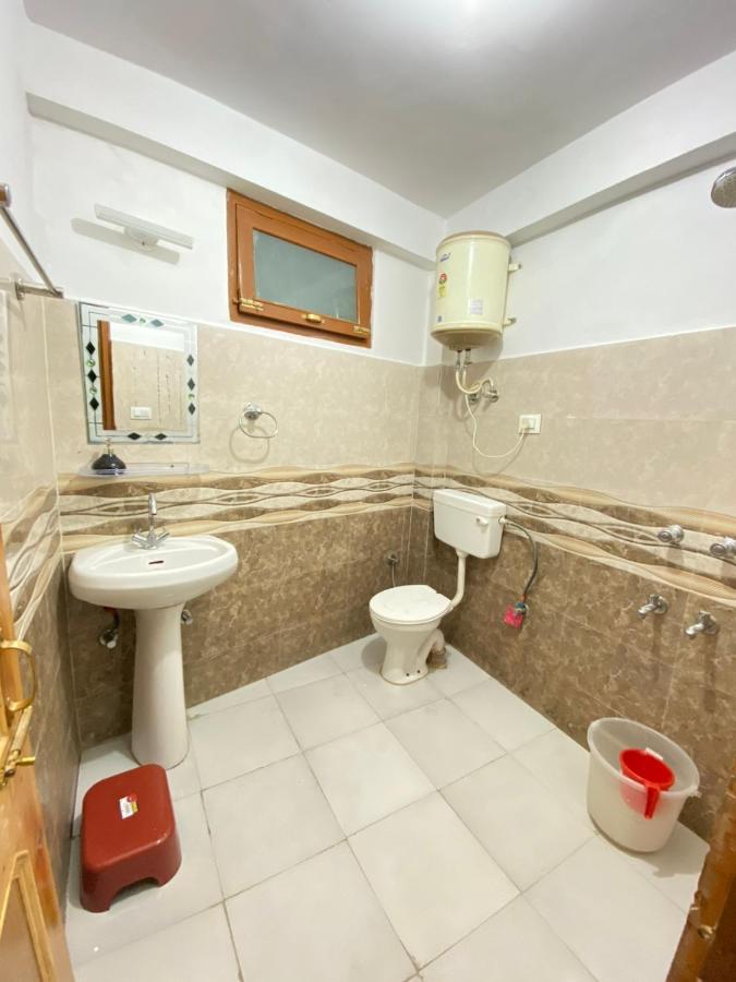 مايالي Attic Monkey Cafe & Rooms المظهر الخارجي الصورة