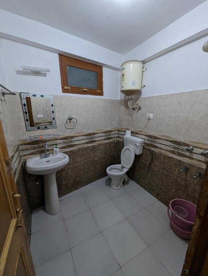 مايالي Attic Monkey Cafe & Rooms المظهر الخارجي الصورة