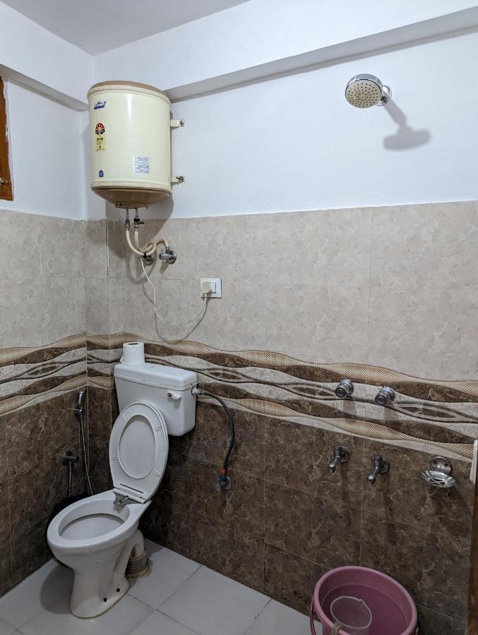 مايالي Attic Monkey Cafe & Rooms المظهر الخارجي الصورة