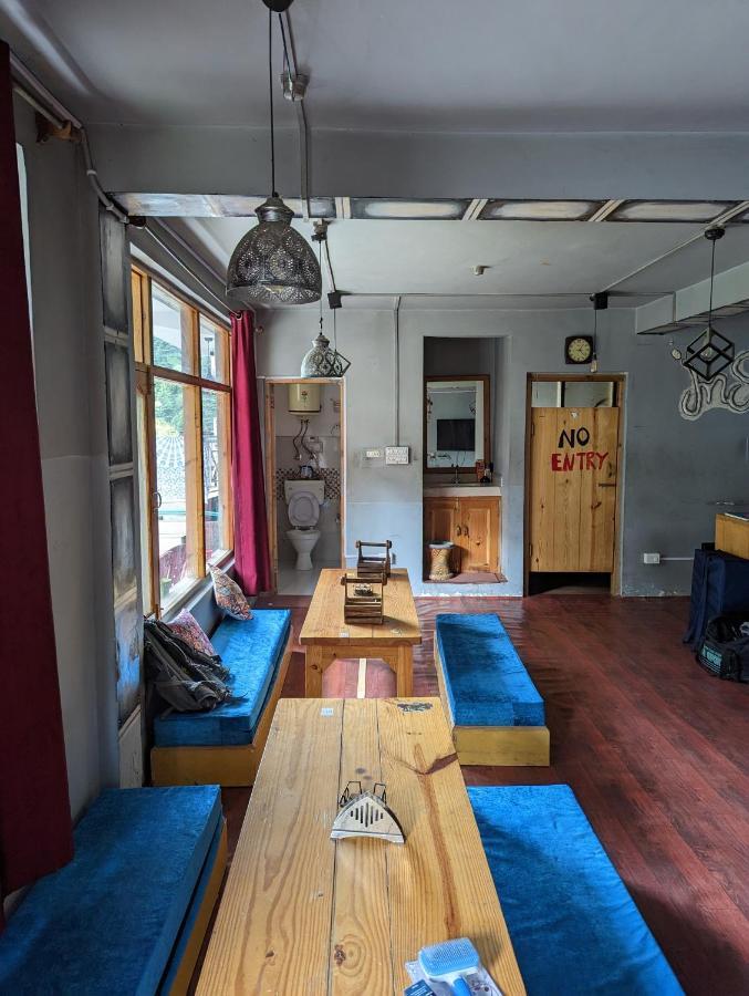 مايالي Attic Monkey Cafe & Rooms المظهر الخارجي الصورة
