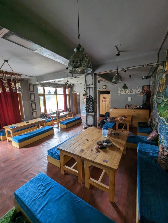 مايالي Attic Monkey Cafe & Rooms المظهر الخارجي الصورة